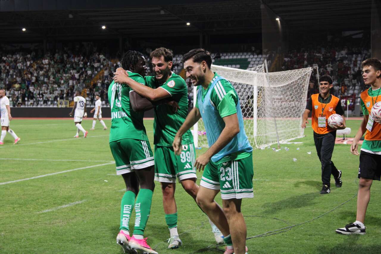 Tarihi Gecede Muğlaspor, Evinde Vanspor FK ile Puanları Paylaştı 4